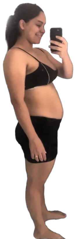 Gabriela de perfil no começo da recuperação pós-parto